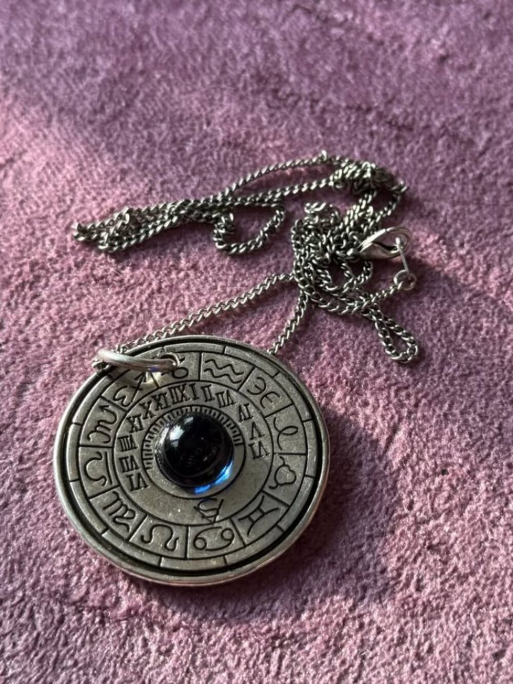 French Wearable Sundial Pendant - La Clef des Étoiles — Bijou Zodiaque Argent